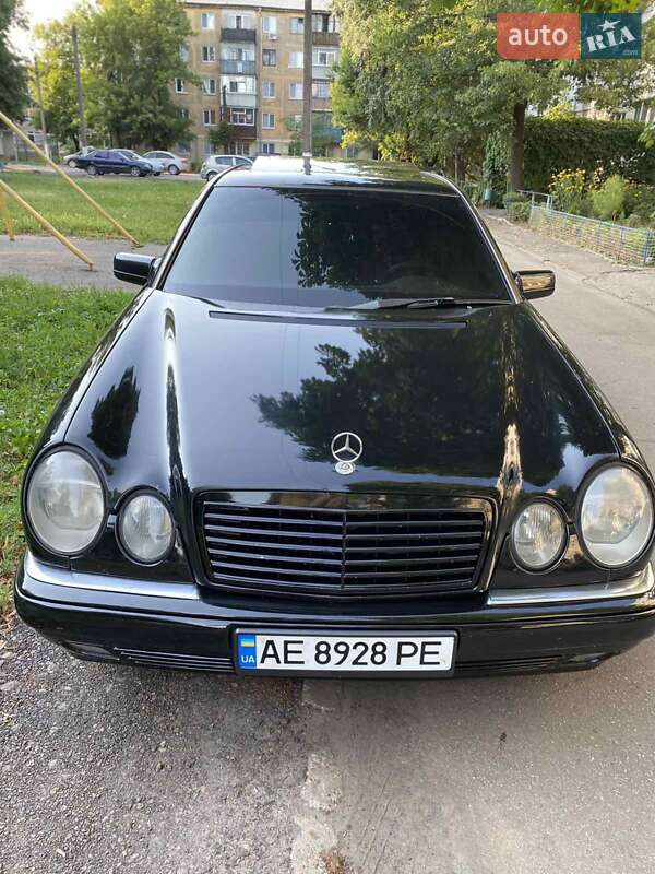 Седан Mercedes-Benz E-Class 1996 в Першотравенську