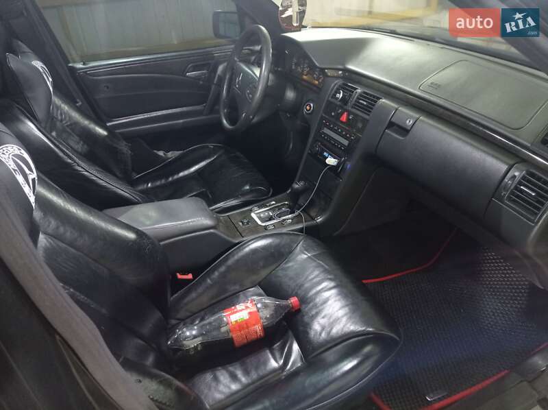 Седан Mercedes-Benz E-Class 1996 в Першотравенську