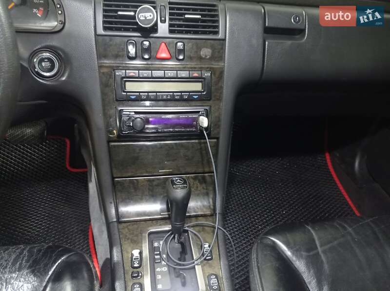 Седан Mercedes-Benz E-Class 1996 в Першотравенську