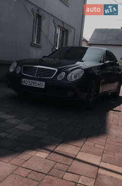 Седан Mercedes-Benz E-Class 2003 в Хусте