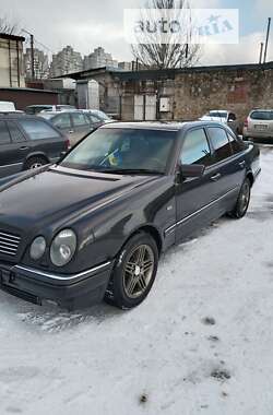 Седан Mercedes-Benz E-Class 1998 в 