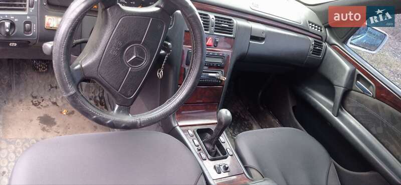 Седан Mercedes-Benz E-Class 1997 в Полтаві