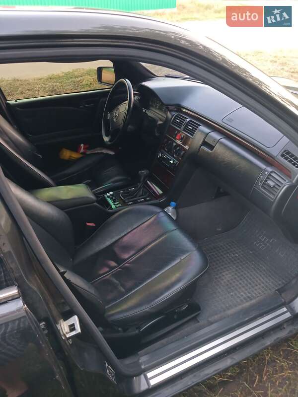 Седан Mercedes-Benz E-Class 1997 в Виннице