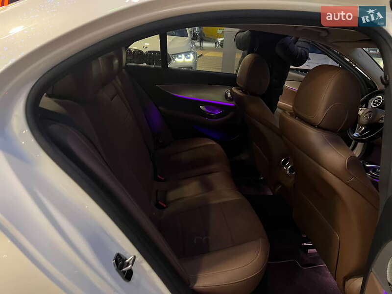 Седан Mercedes-Benz E-Class 2016 в Львове фото 37 Седан Mercedes-Benz E-Class 2016 в Львове