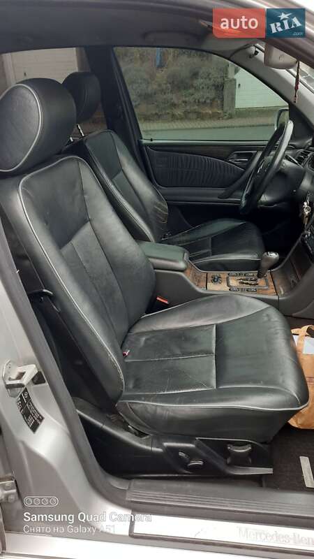 Седан Mercedes-Benz E-Class 1999 в Черновцах