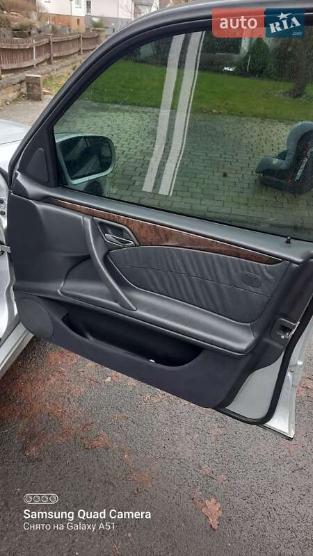 Седан Mercedes-Benz E-Class 1999 в Черновцах