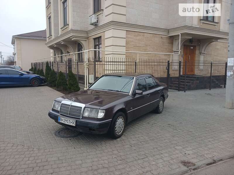 Седан Mercedes-Benz E-Class 1993 в Одессе