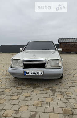 Седан Mercedes-Benz E-Class 1995 в Иршаве