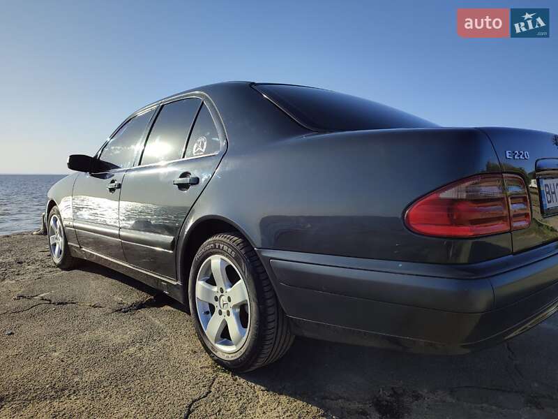 Седан Mercedes-Benz E-Class 2001 в Одессе
