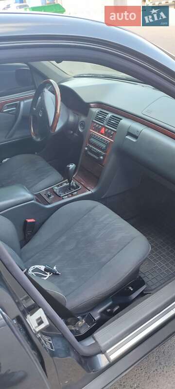 Седан Mercedes-Benz E-Class 2001 в Одессе