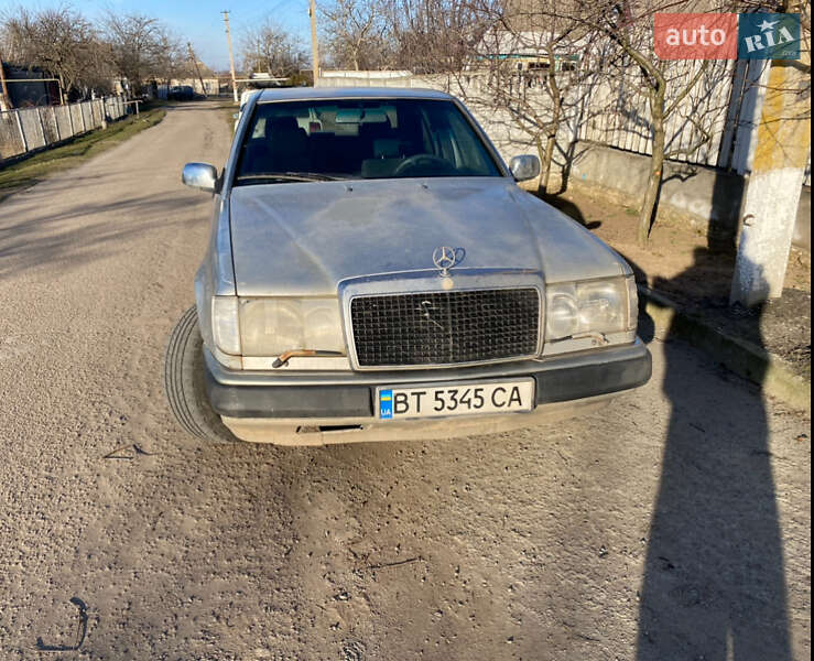 Mercedes-Benz E-Class 1992