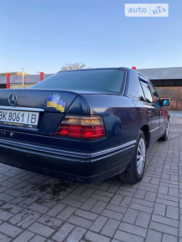 Седан Mercedes-Benz E-Class 1995 в Дубно