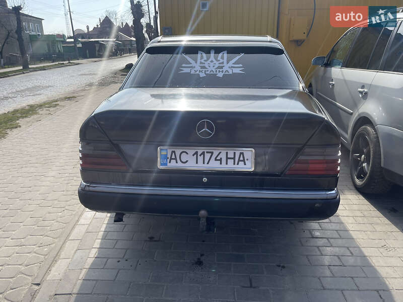 Седан Mercedes-Benz E-Class 1992 в Камне-Каширском