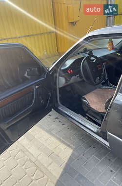 Седан Mercedes-Benz E-Class 1992 в Камне-Каширском