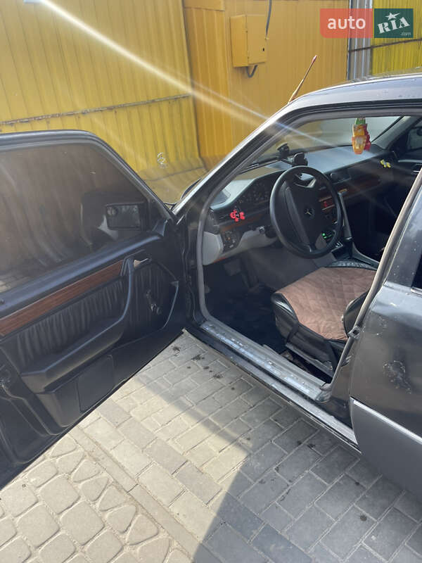 Седан Mercedes-Benz E-Class 1992 в Камне-Каширском