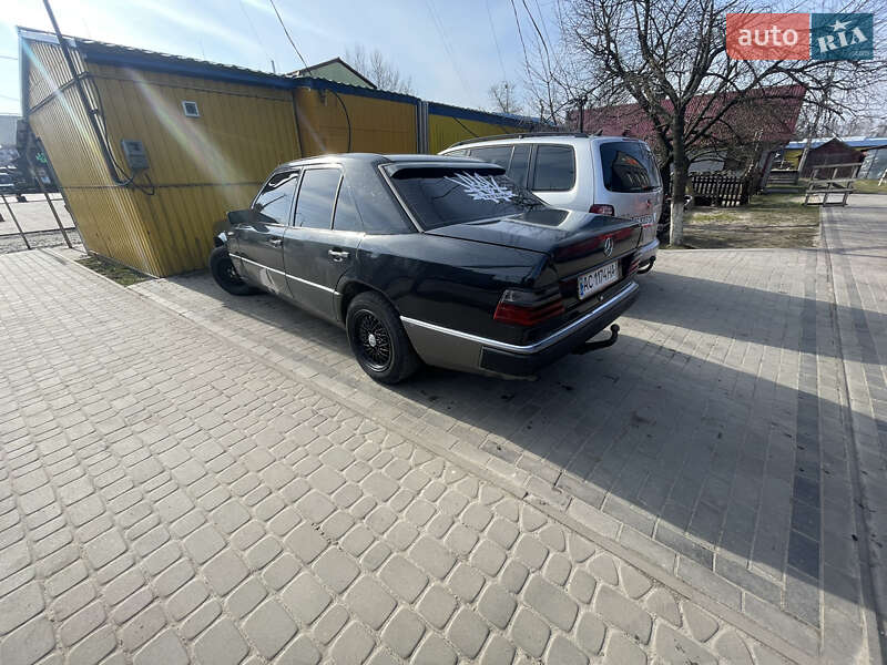Седан Mercedes-Benz E-Class 1992 в Камне-Каширском