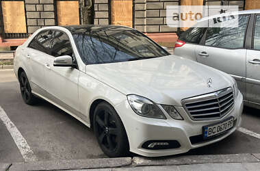 Седан Mercedes-Benz E-Class 2010 в Львові