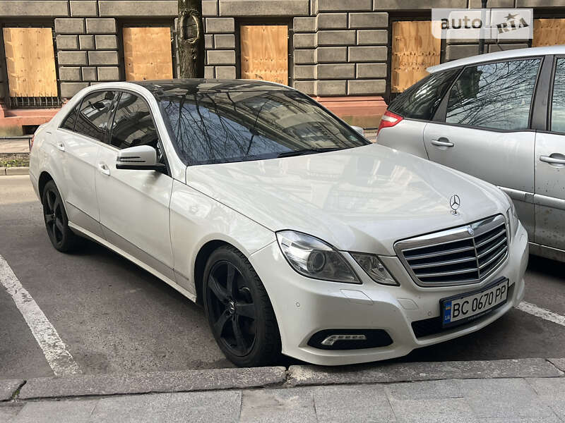 Седан Mercedes-Benz E-Class 2010 в Львове