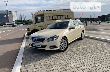 Універсал Mercedes-Benz E-Class 2013 в Чернівцях