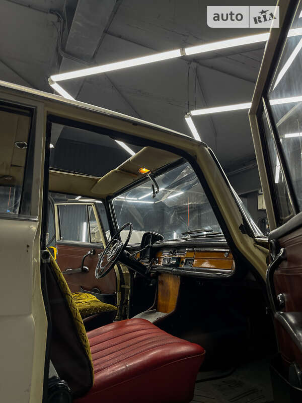 Седан Mercedes-Benz E-Class 1970 в Дніпрі