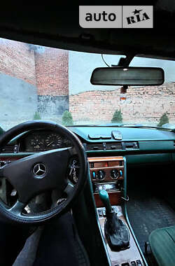 Седан Mercedes-Benz E-Class 1986 в Хмельницком