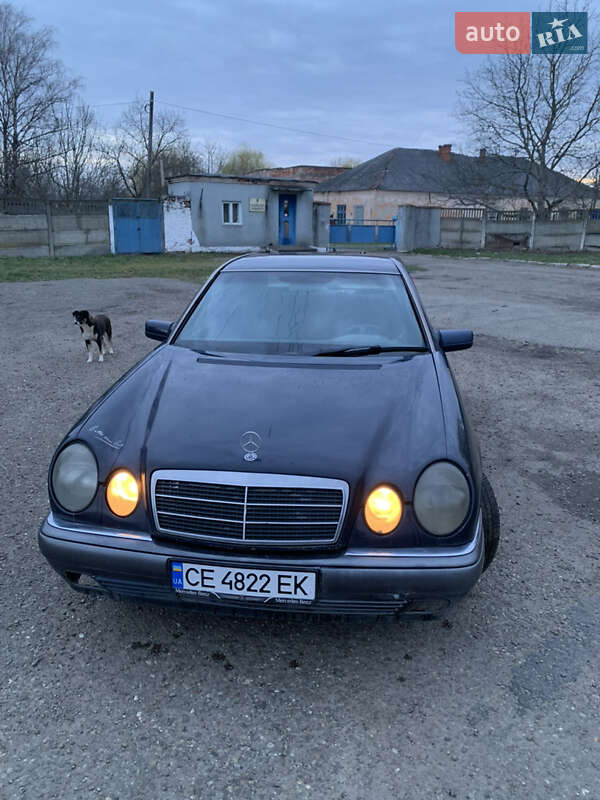 Седан Mercedes-Benz E-Class 1997 в Новоселице