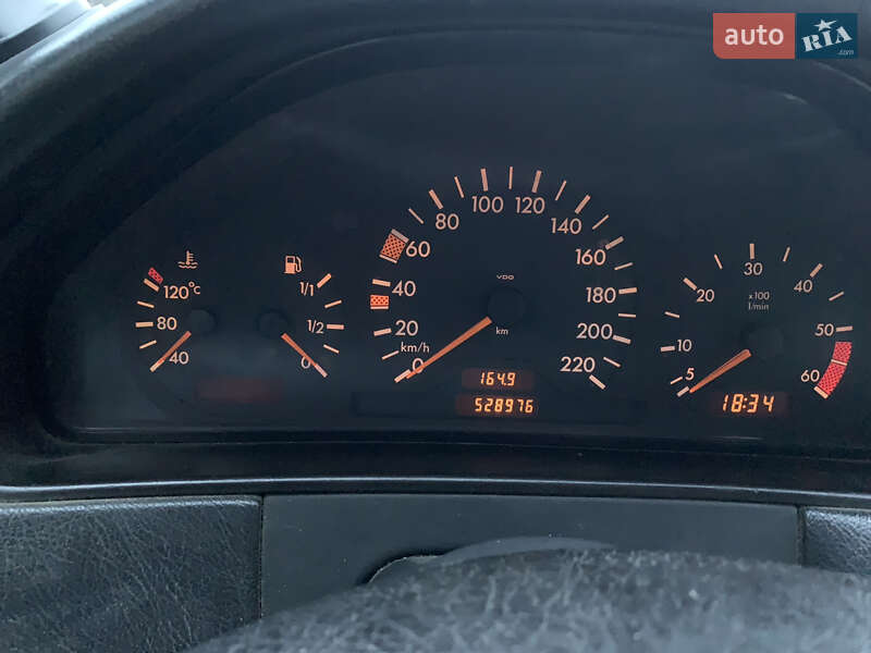 Седан Mercedes-Benz E-Class 1997 в Новоселице