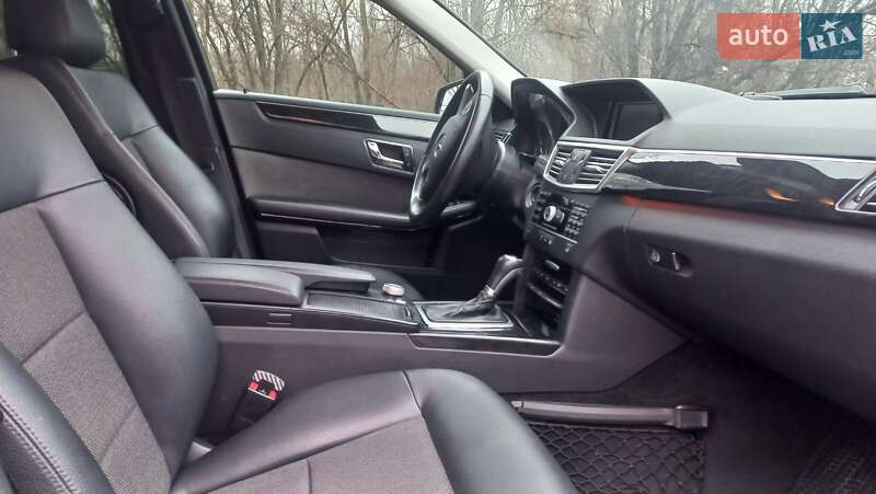 Седан Mercedes-Benz E-Class 2010 в Кривому Розі