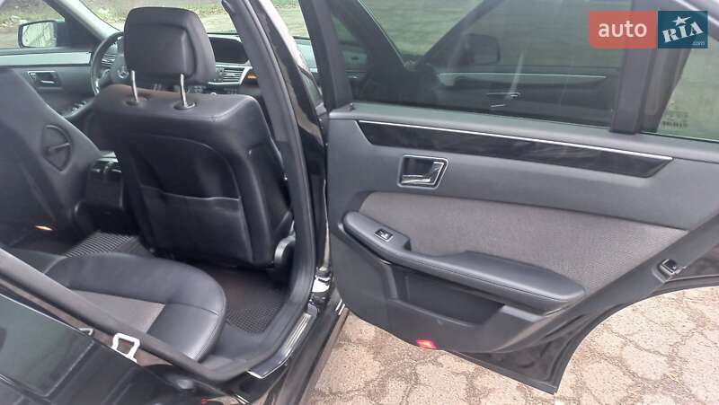 Седан Mercedes-Benz E-Class 2010 в Кривому Розі