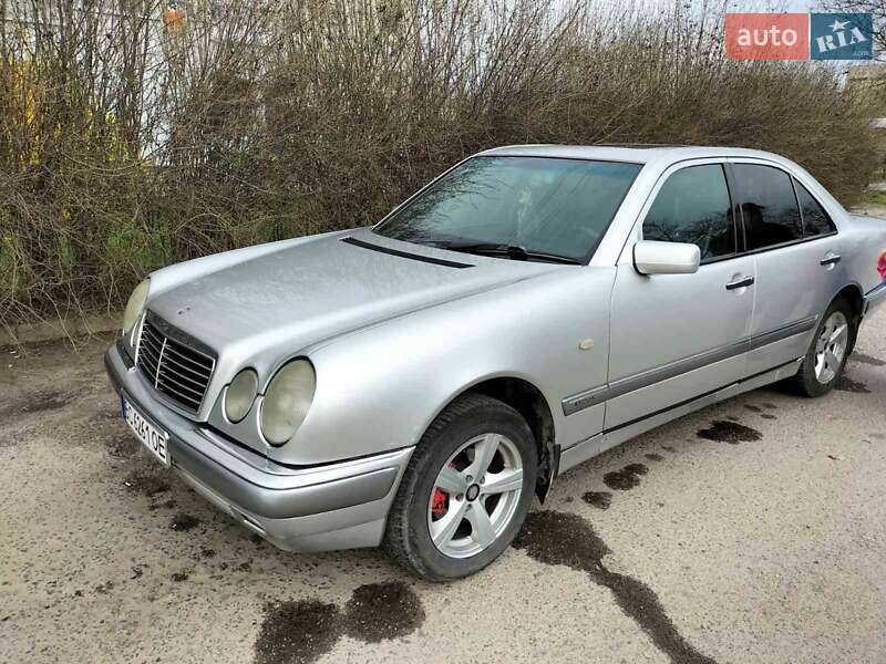 Седан Mercedes-Benz E-Class 1997 в Львові