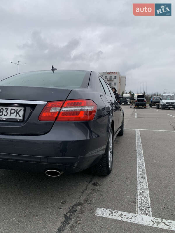 Седан Mercedes-Benz E-Class 2010 в Львові