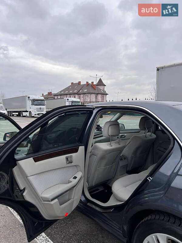 Седан Mercedes-Benz E-Class 2010 в Львові