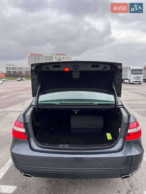 Седан Mercedes-Benz E-Class 2010 в Львові