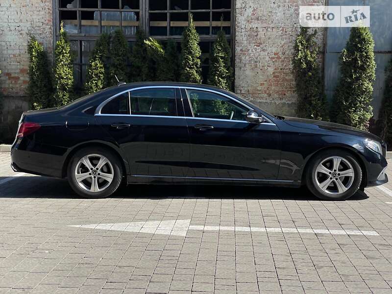 Седан Mercedes-Benz E-Class 2018 в Львове