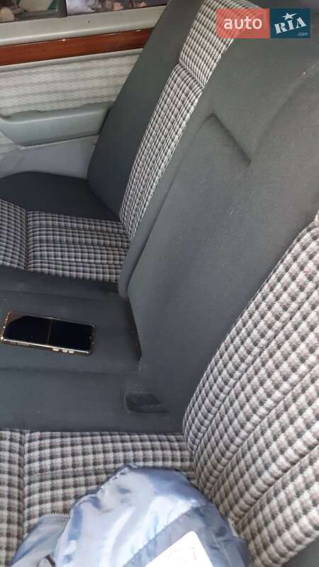 Седан Mercedes-Benz E-Class 1985 в Луцке