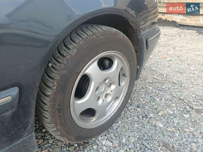 Седан Mercedes-Benz E-Class 2001 в Кривом Роге