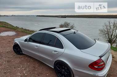 Седан Mercedes-Benz E-Class 2003 в Рени