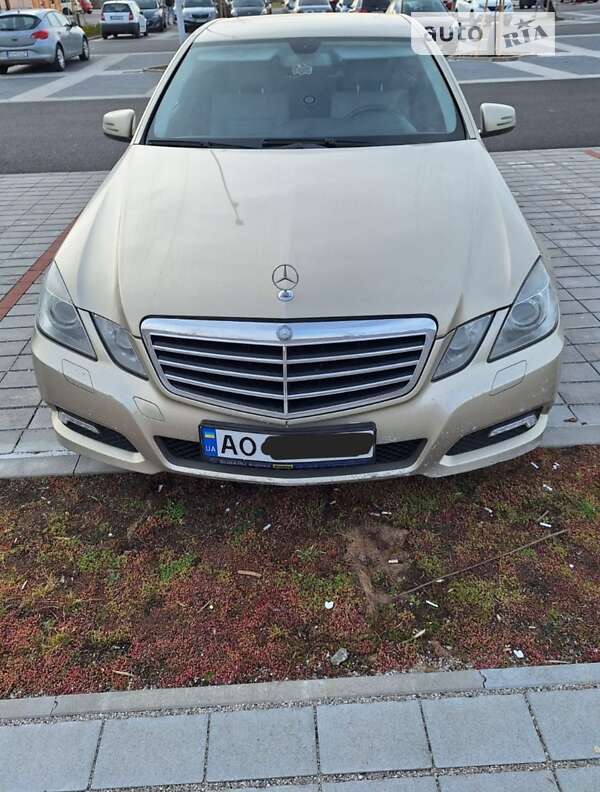 Седан Mercedes-Benz E-Class 2009 в Виноградові