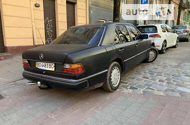 Седан Mercedes-Benz E-Class 1992 в Львове