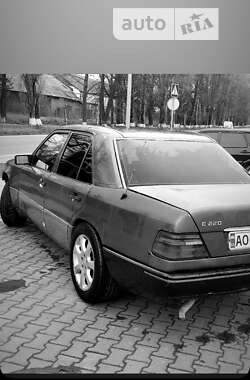 Седан Mercedes-Benz E-Class 1994 в Чернівцях