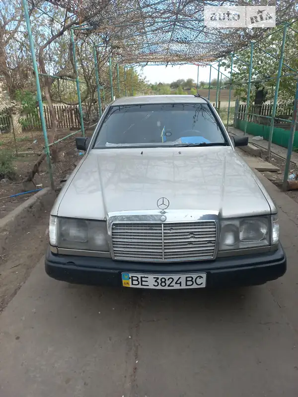 Mercedes-Benz E-Class 1985