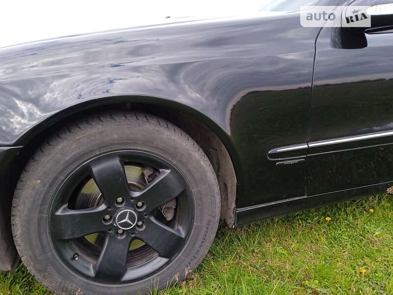 Седан Mercedes-Benz E-Class 2004 в Львове