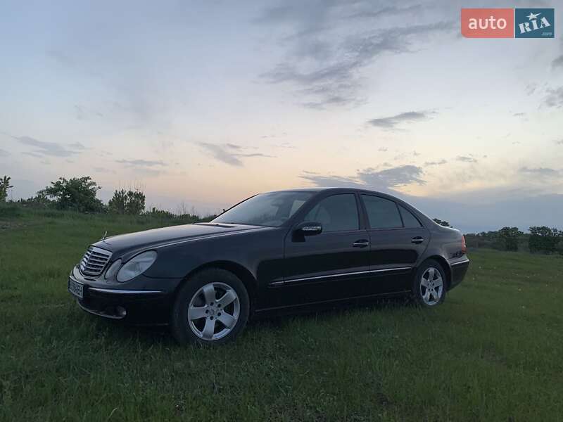 Седан Mercedes-Benz E-Class 2005 в Бершади