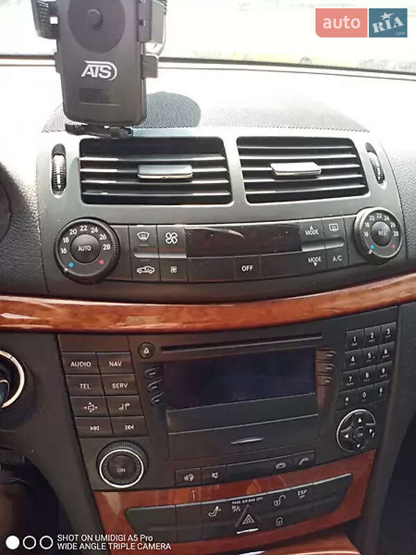 Седан Mercedes-Benz E-Class 2006 в Нововолынске