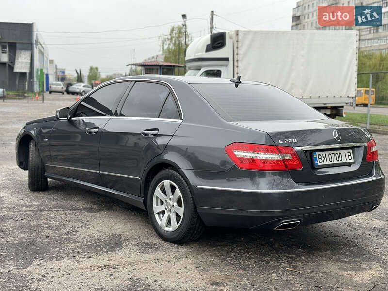 Седан Mercedes-Benz E-Class 2011 в Ромнах