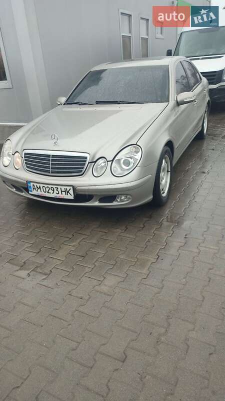 Седан Mercedes-Benz E-Class 2004 в Андрушевке
