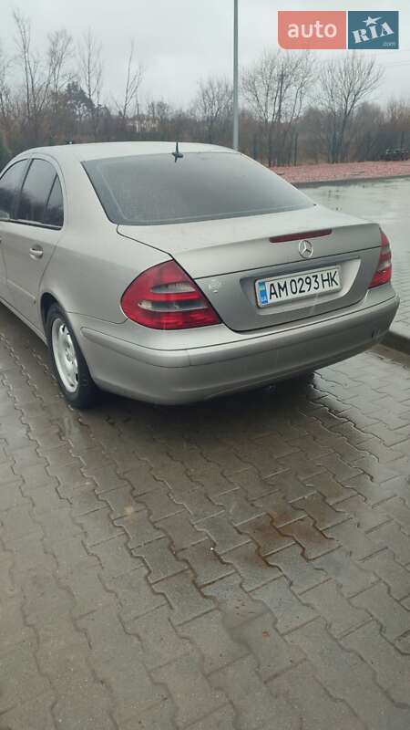 Седан Mercedes-Benz E-Class 2004 в Андрушевке