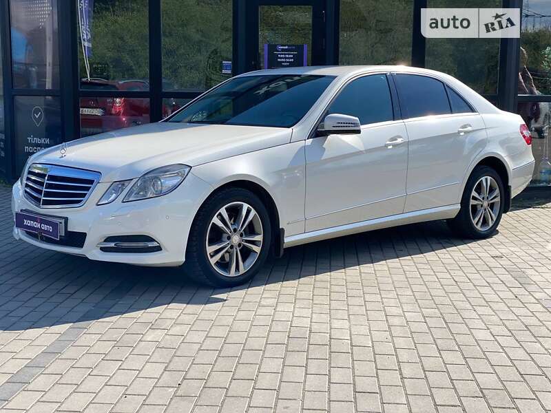 Седан Mercedes-Benz E-Class 2011 в Львове