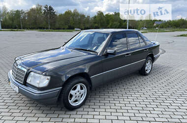 Седан Mercedes-Benz E-Class 1995 в Львове