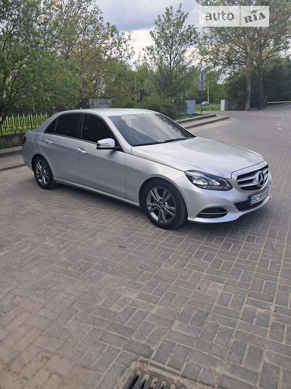 Седан Mercedes-Benz E-Class 2013 в Львове